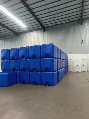 Liquido medio facile da maneggiare contenitore di scarico 1000 L IBC serbatoio di immagazzinamento di prodotti chimici Serbatoio di immagazzinamento di acqua di plastica blu